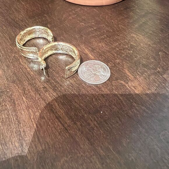 RARE VINTAGE GIVENCHY GOLD HOOPS EARRINGS🦄 - Picture 6 of 15